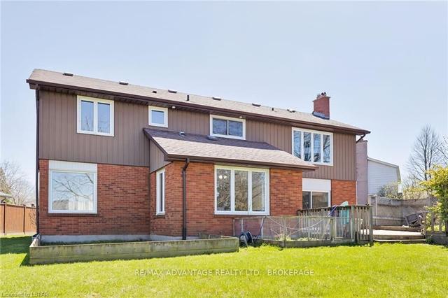 30 Parks Edge Cres, House detached with 3 bedrooms, 4 bathrooms and 6 parking in London ON | Image 12