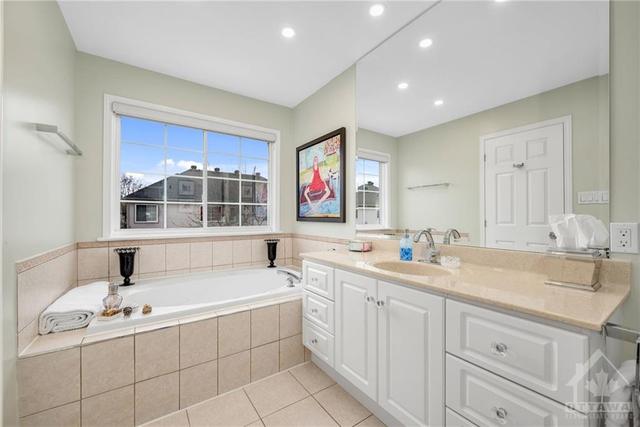 9 Kirkstone Private, Townhouse with 3 bedrooms, 3 bathrooms and 3 parking in Ottawa ON | Image 16