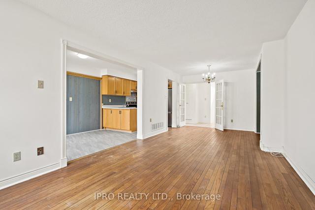 7 - 4 Farnham Dr, Townhouse with 3 bedrooms, 3 bathrooms and 2 parking in Brampton ON | Image 2