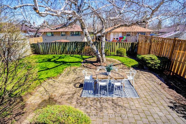 7 Stonehenge Cres, House detached with 3 bedrooms, 2 bathrooms and 3 parking in Toronto ON | Image 13