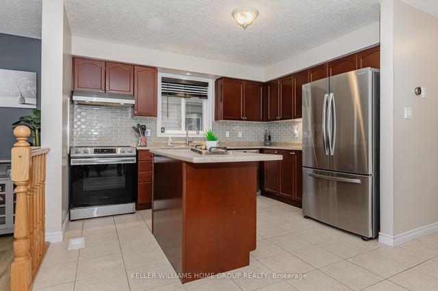42 Atto Dr, House detached with 3 bedrooms, 3 bathrooms and 3 parking in Guelph ON | Image 2