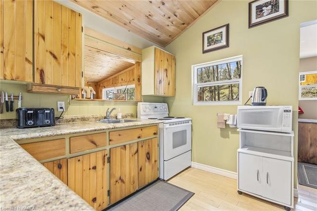 309 Tims Lane, House detached with 2 bedrooms, 1 bathrooms and 3 parking in South Frontenac ON | Image 10
