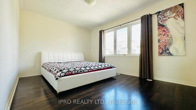 4 - 3070 Thomas St, Townhouse with 3 bedrooms, 3 bathrooms and 4 parking in Mississauga ON | Image 3