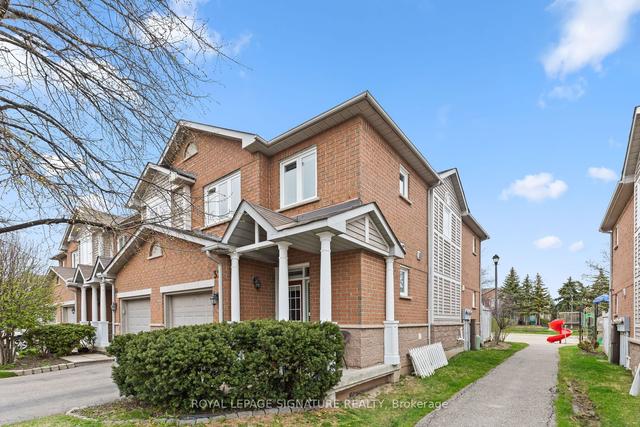 32 - 833 Scollard Crt, Townhouse with 3 bedrooms, 4 bathrooms and 2 parking in Mississauga ON | Image 23