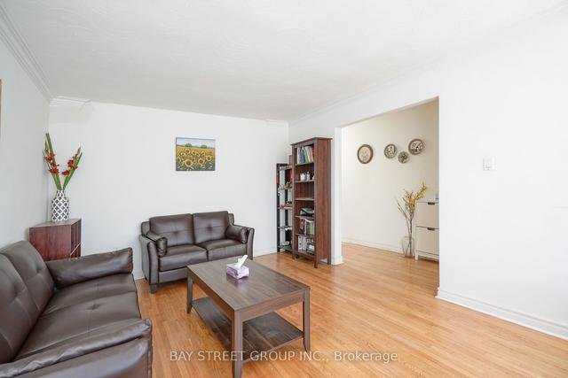 8 Iangrove Terr, House attached with 4 bedrooms, 2 bathrooms and 4 parking in Toronto ON | Image 23