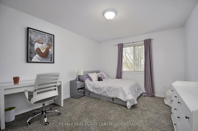 52 Newport Dr, House detached with 3 bedrooms, 4 bathrooms and 4 parking in Cambridge ON | Image 3