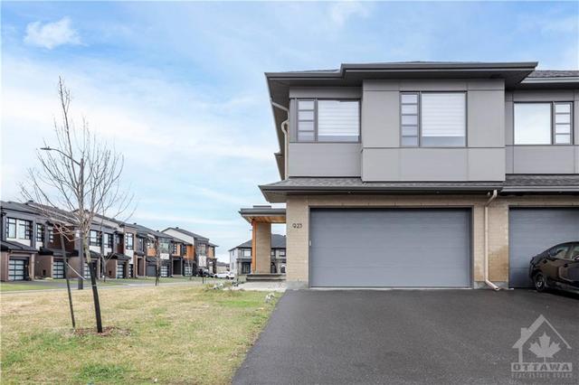 923 Chipping Circle, Townhouse with 4 bedrooms, 4 bathrooms and 4 parking in Ottawa ON | Image 1