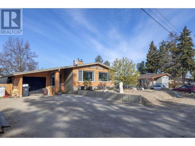 290 Pemberton Road, House detached with 4 bedrooms, 2 bathrooms and 2 parking in Kelowna BC | Image 4