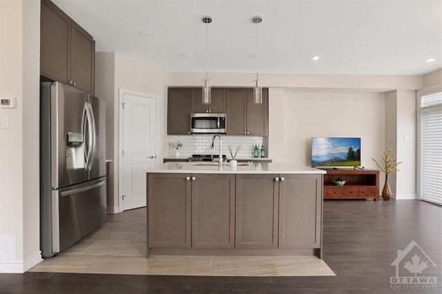500 Escapade Private, Townhouse with 4 bedrooms, 3 bathrooms and 4 parking in Ottawa ON | Image 12