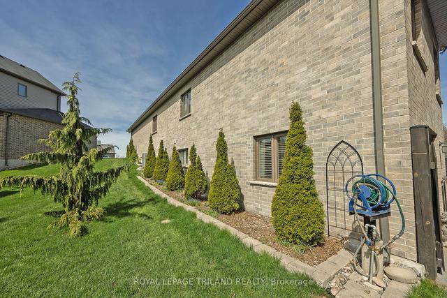 2336 Springridge Dr, House detached with 2 bedrooms, 3 bathrooms and 6 parking in London ON | Image 32
