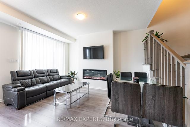 1 - 620 Rexdale Blvd, Townhouse with 3 bedrooms, 3 bathrooms and 1 parking in Toronto ON | Image 3