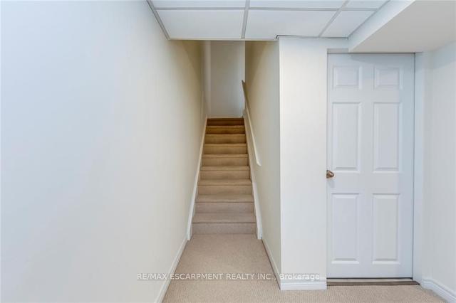 629 Francis Rd, Townhouse with 3 bedrooms, 2 bathrooms and 1 parking in Burlington ON | Image 27
