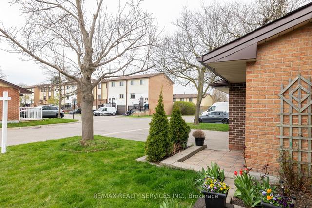 145 Baronwood Crt, Townhouse with 3 bedrooms, 3 bathrooms and 2 parking in Brampton ON | Image 31