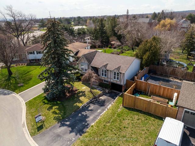 1301 Janina Blvd, House detached with 3 bedrooms, 2 bathrooms and 4 parking in Burlington ON | Image 17