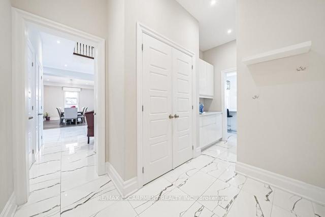 22 Pathfinder Crt, House detached with 5 bedrooms, 5 bathrooms and 6 parking in Hamilton ON | Image 8
