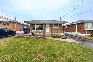 10 Windrush Cres N, House detached with 3 bedrooms, 2 bathrooms and 5 parking in Hamilton ON | Image 1