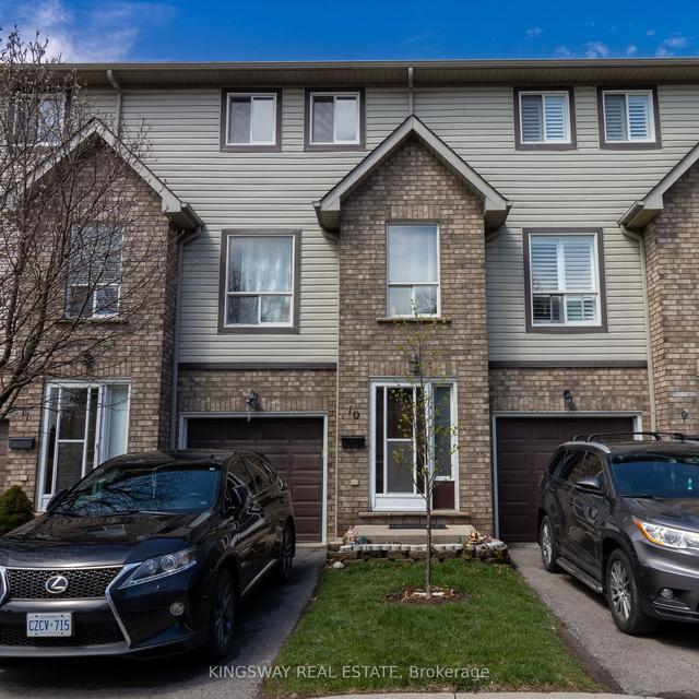 10 - 384 Limeridge Rd E, Townhouse with 3 bedrooms, 2 bathrooms and 2 parking in Hamilton ON | Image 1