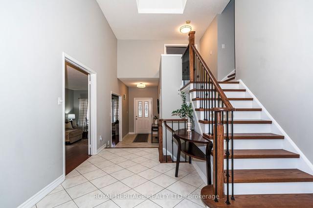 910 Mountcastle Cres, House detached with 3 bedrooms, 2 bathrooms and 6 parking in Pickering ON | Image 4