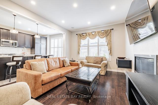 46 Faust Rdge, House detached with 4 bedrooms, 3 bathrooms and 3 parking in Vaughan ON | Image 2