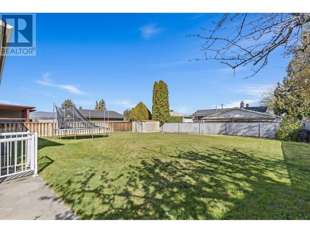 590 Hollydell Road, House detached with 4 bedrooms, 2 bathrooms and 6 parking in Kelowna BC | Image 33