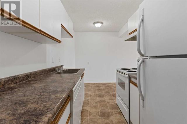 306, - 114 Mount Pleasant Drive, Condo with 2 bedrooms, 1 bathrooms and 1 parking in Camrose AB | Image 3