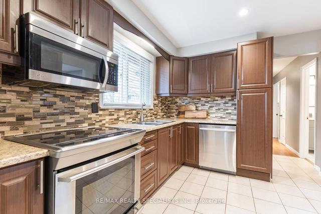 7107 Cadiz Cres, House semidetached with 3 bedrooms, 2 bathrooms and 3 parking in Mississauga ON | Image 4