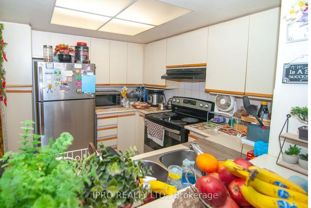 1705 - 335 Webb Dr, Condo with 2 bedrooms, 2 bathrooms and 1 parking in Mississauga ON | Image 12