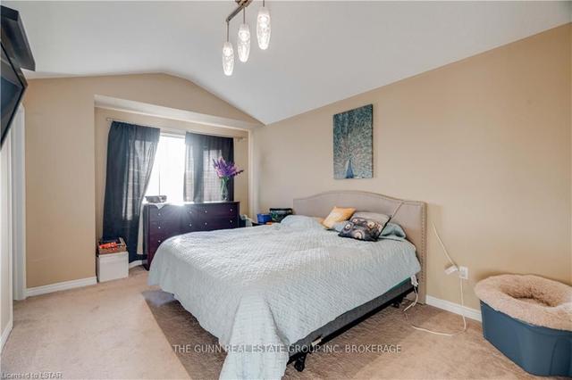 6861 Vallas Circ, House detached with 4 bedrooms, 3 bathrooms and 3 parking in London ON | Image 17