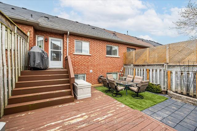 1811 Woodgate Crt, House attached with 2 bedrooms, 2 bathrooms and 2 parking in Oshawa ON | Image 11