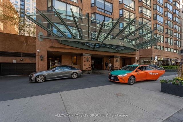 1305 - 1166 Bay St, Condo with 2 bedrooms, 2 bathrooms and 2 parking in Toronto ON | Image 2