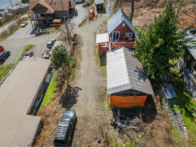 3553 Sprague Street, House detached with 2 bedrooms, 2 bathrooms and null parking in Central Kootenay D BC | Image 5