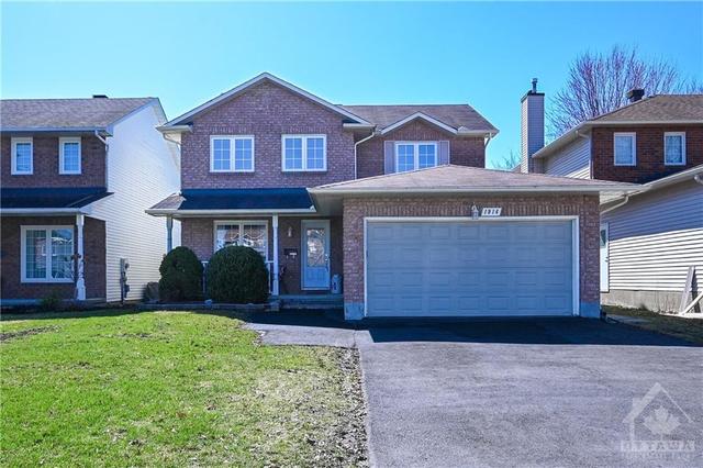 1914 Leclair Crescent, House detached with 3 bedrooms, 3 bathrooms and 4 parking in Ottawa ON | Image 1