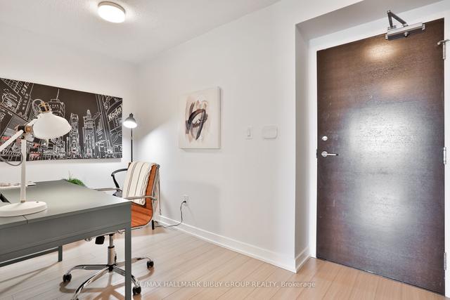2015 - 21 Iceboat Terr, Condo with 1 bedrooms, 1 bathrooms and 1 parking in Toronto ON | Image 10