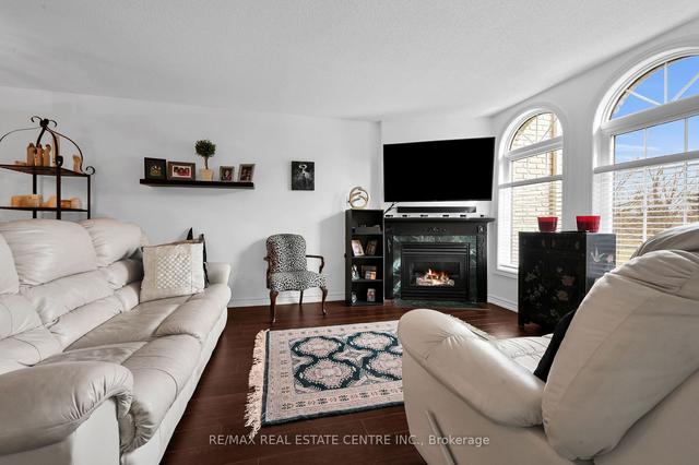 201 - 970 Golf Links Rd, Condo with 2 bedrooms, 2 bathrooms and 1 parking in Hamilton ON | Image 2