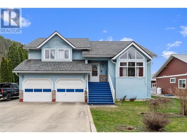 821 Cottonwood Avenue, House detached with 4 bedrooms, 3 bathrooms and 2 parking in Sicamous BC | Image 2