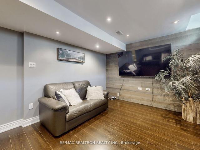63 Wildberry Cres, House detached with 3 bedrooms, 4 bathrooms and 4 parking in Vaughan ON | Image 21