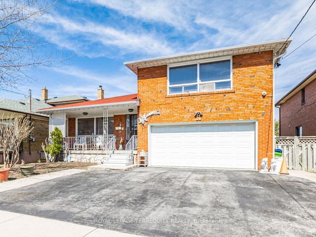 30 Lilac Ave, House detached with 3 bedrooms, 3 bathrooms and 6 parking in Toronto ON | Image 1