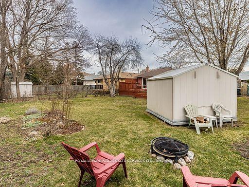 38 Rhinestone Dr, House detached with 3 bedrooms, 1 bathrooms and 5 parking in Toronto ON | Image 27