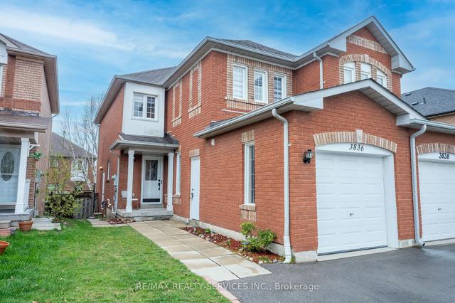 3836 Allcroft Rd, House semidetached with 3 bedrooms, 4 bathrooms and 5 parking in Mississauga ON | Image 1