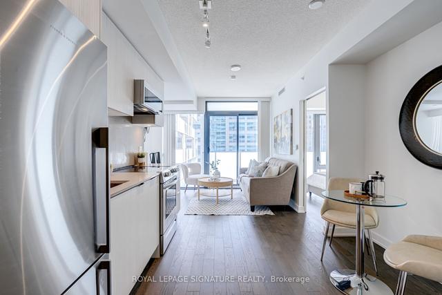 808 - 25 Richmond St E, Condo with 1 bedrooms, 2 bathrooms and 0 parking in Toronto ON | Image 1