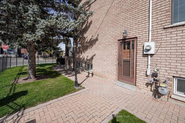 531 Lauder Ave, House detached with 4 bedrooms, 4 bathrooms and 7 parking in Toronto ON | Image 35