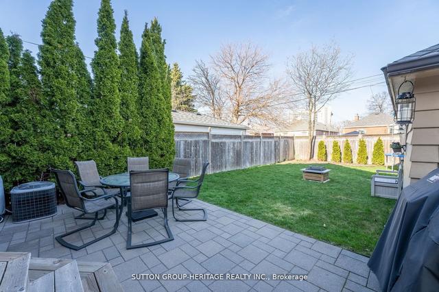 33 Norlong Blvd, House detached with 4 bedrooms, 4 bathrooms and 5 parking in Toronto ON | Image 32