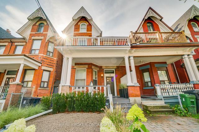 19 Grange Ave, House semidetached with 8 bedrooms, 8 bathrooms and 0 parking in Toronto ON | Image 1