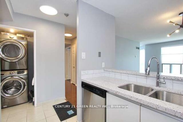 1005 - 2177 Burnhamthorpe Rd, Townhouse with 2 bedrooms, 2 bathrooms and 2 parking in Mississauga ON | Image 3