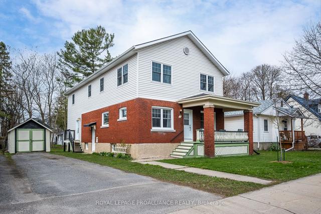 28 Toronto St, House detached with 4 bedrooms, 3 bathrooms and 5 parking in Kingston ON | Image 1
