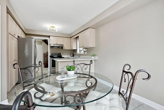 18 Prince Cres, House detached with 3 bedrooms, 3 bathrooms and 6 parking in Brampton ON | Image 3