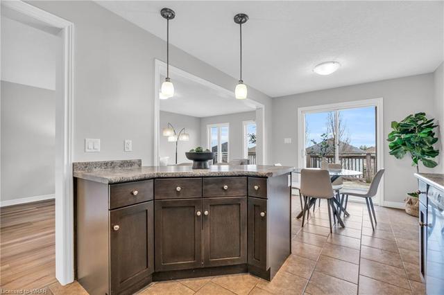 8 Oakes Crescent, House detached with 4 bedrooms, 3 bathrooms and 3 parking in Guelph ON | Image 9