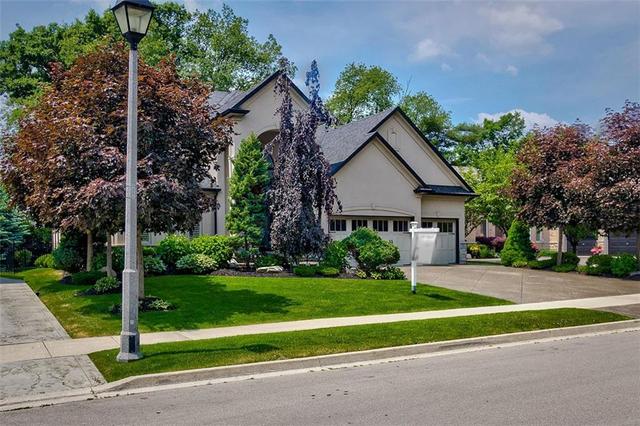 15 Silver Maple Drive, House detached with 4 bedrooms, 3 bathrooms and 6 parking in Hamilton ON | Image 8