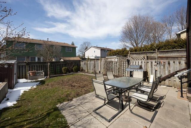 1366 Orlando Crt, House semidetached with 3 bedrooms, 2 bathrooms and 5 parking in Oshawa ON | Image 22