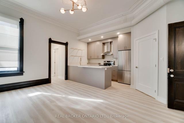 19 Grange Ave, House semidetached with 8 bedrooms, 8 bathrooms and 0 parking in Toronto ON | Image 36